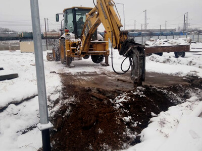 Экскаватор погрузчик JCB с гидромолотом